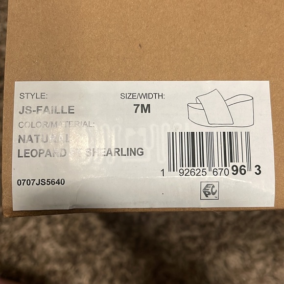 Jessica Simpsons platform leopard sandal, never worn - Picture 3 of 3